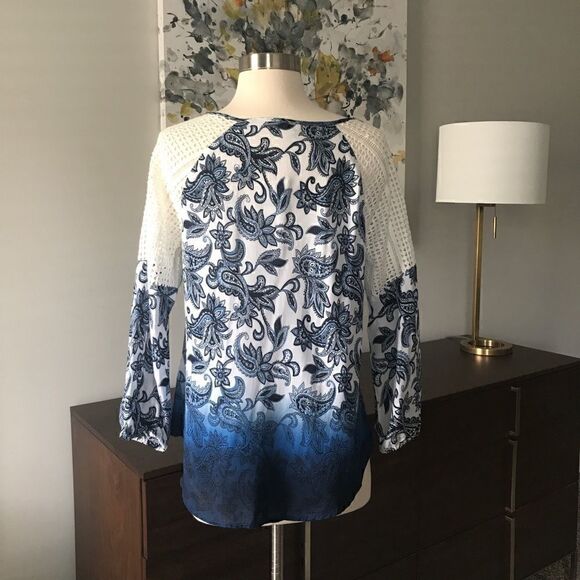 NWT Cato Blue/White Top  - Picture 2 of 12
